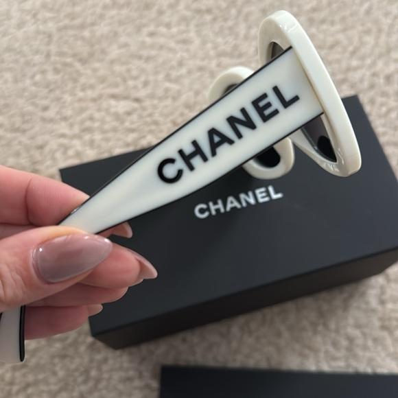 Chanel white sunglasses - Picture 2 of 8